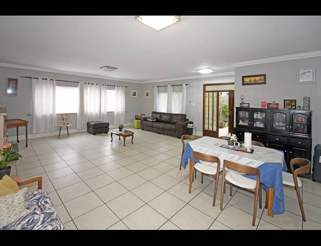 3 BEDROOM HOUSE FOR SALE IN ORANGE GROVE